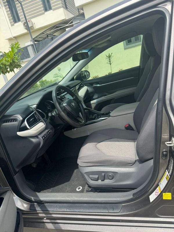 Thumbnail 6 of 2018 Toyota Camry LE